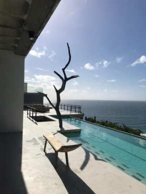 Le 12 Artist Loft The Pool Suite